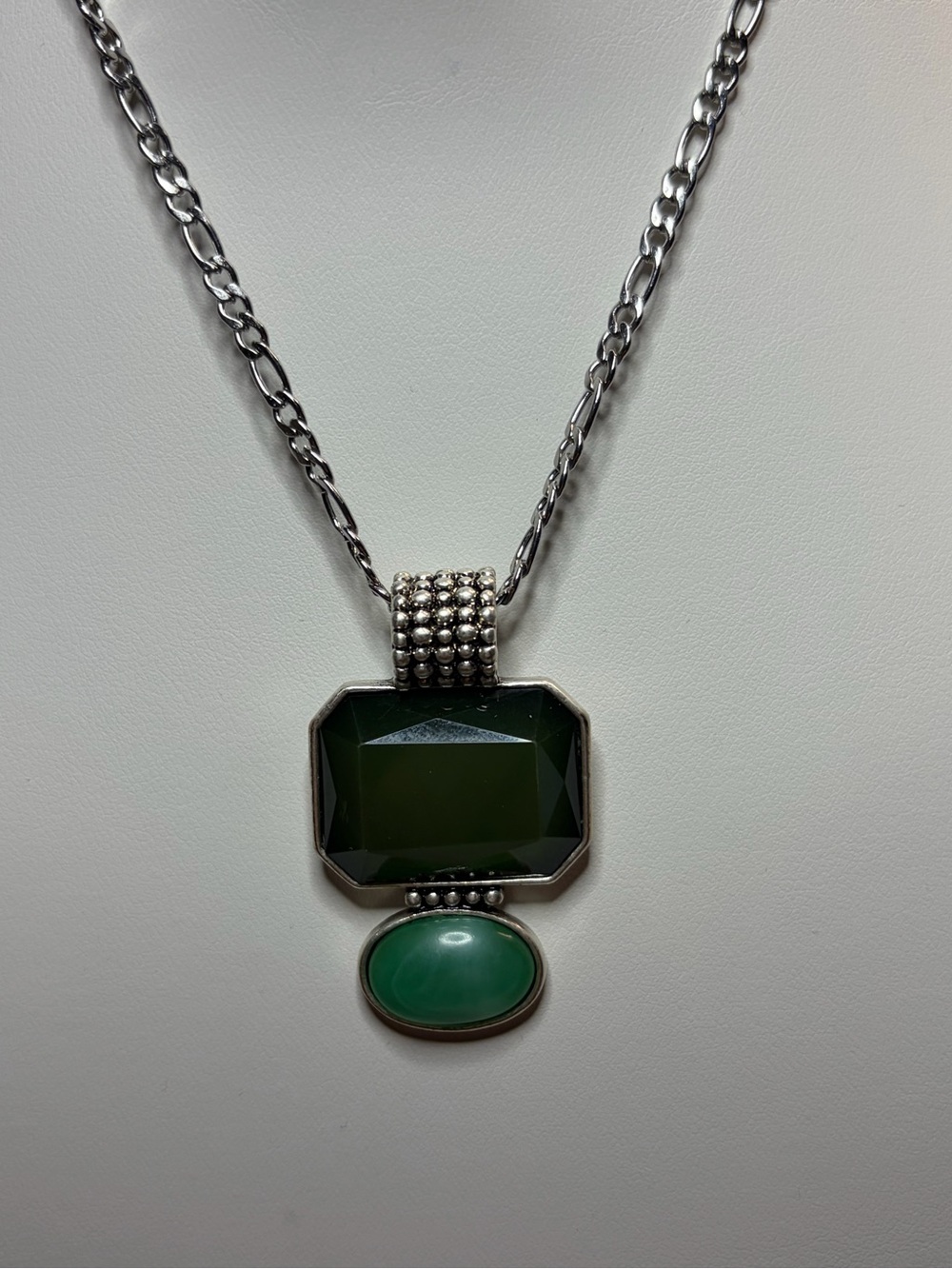 201 Lia Sophia Mojito Green 2” Pendant 20” Figaro Chain